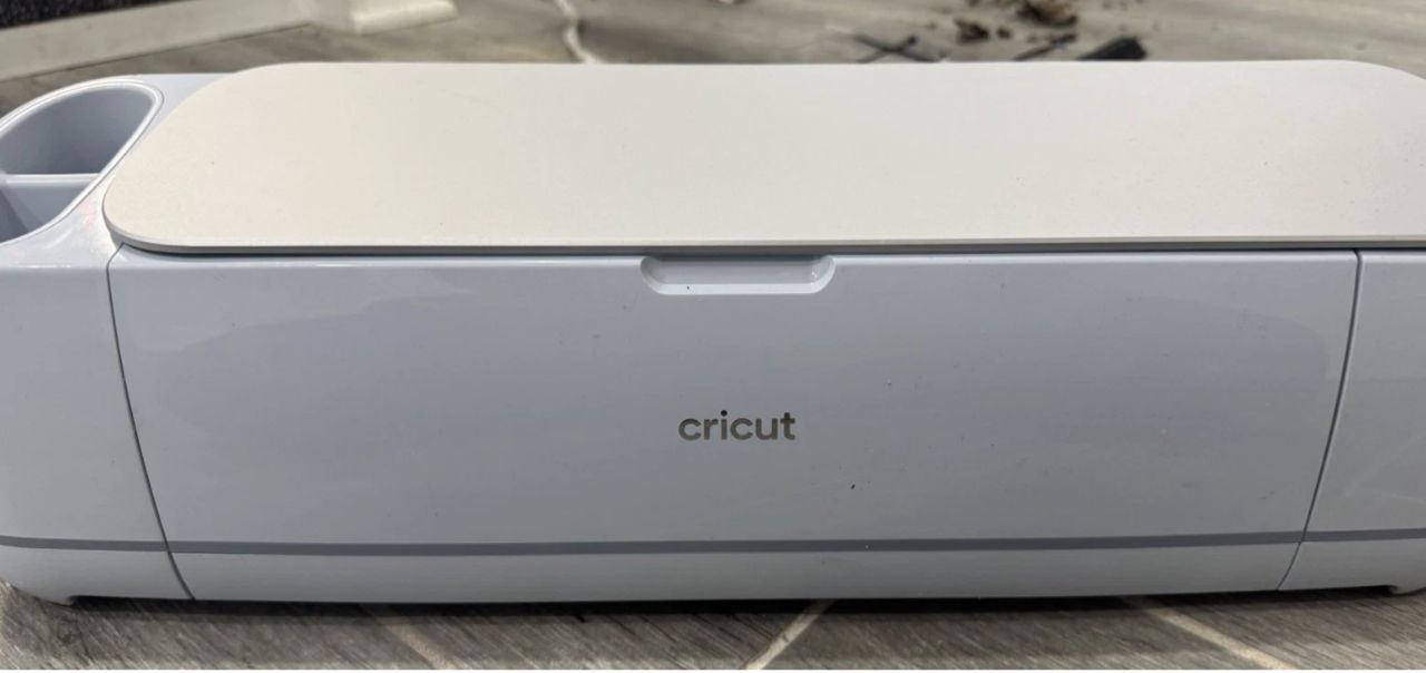 Cricut Maker 3 BUNDLE WITH NEW CASE & EXTRAS CUTTING MACHINE - Image 2